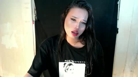 Snapshot of ur_ugly_princess chatting on 09-12-25, 02:17 chesca online show from 09-12-25, 02:17