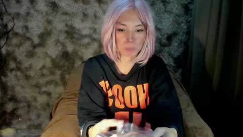 Snapshot of urasian_slut_yana chatting on 02-05-25, 01:22 yana online show from 02-05-25, 01:22