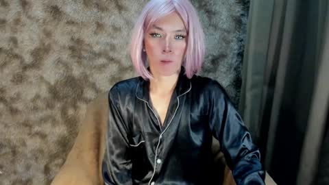 Snapshot of urasian_slut_yana chatting on 02-07-25, 10:08 yana online show from 02-07-25, 10:08