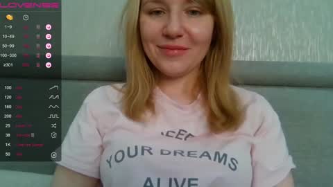 Snapshot of urbadkitty chatting on 12-18-24, 06:32 urbadkitty online show from 12-18-24, 06:32