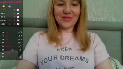 Snapshot of urbadkitty chatting on 12-19-24, 08:23 urbadkitty online show from 12-19-24, 08:23