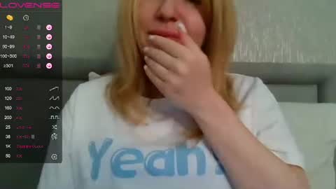 Snapshot of urbadkitty chatting on 03-10-25, 06:38 urbadkitty online show from 03-10-25, 06:38