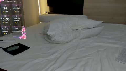 Snapshot of urblonde001 chatting on 12-08-24, 04:57 Ksenia Pterson online show from 12-08-24, 04:57