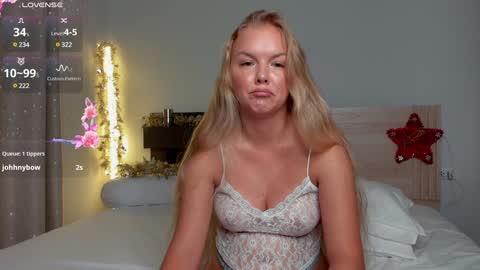 Snapshot of urblonde001 chatting on 12-20-24, 12:30 Ksenia Pterson online show from 12-20-24, 12:30