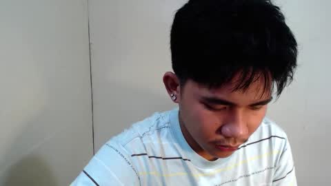 Snapshot of urcutie_asianboy chatting on 09-12-25, 05:18 KEN online show from 09-12-25, 05:18