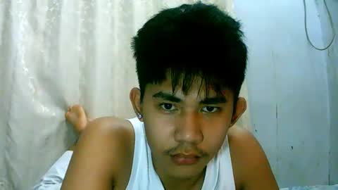 Snapshot of urcutie_asianboy chatting on 12-05-25, 06:22 KEN online show from 12-05-25, 06:22