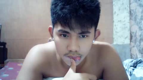Snapshot of urcutie_asianboy chatting on 01-08-26, 11:34 KEN online show from 01-08-26, 11:34