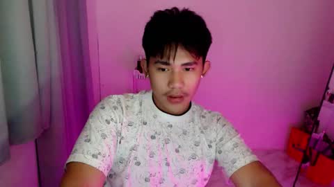Snapshot of urcutie_asianboy chatting on 03-12-26, 12:44 KEN online show from 03-12-26, 12:44