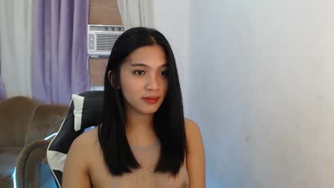 Snapshot of urdreamgirl_ chatting on 01-23-25, 10:32 Trixie online show from 01-23-25, 10:32