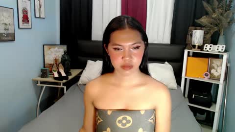 zoey noir online show from 01-14-25, 07:21