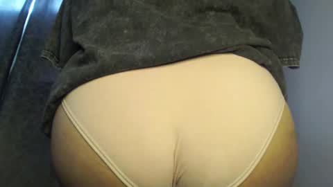 Snapshot of urlovely_hait chatting on 10-23-25, 07:51 Sham online show from 10-23-25, 07:51