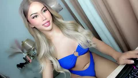 Snapshot of urlovelyangelts chatting on 10-29-25, 04:42 ANGEL online show from 10-29-25, 04:42