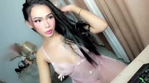 Snapshot of urlovelyangelts chatting on 11-20-25, 06:13 ANGEL online show from 11-20-25, 06:13