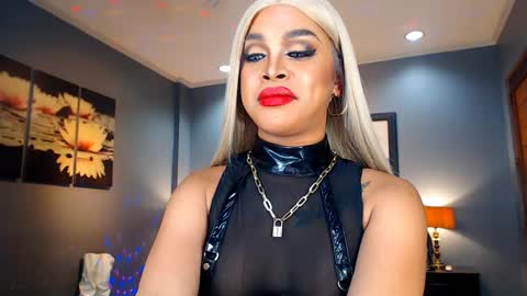 UrMajestyTyra online show from 01-06-25, 06:25
