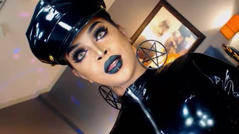 UrMajestyTyra online show from 10-08-25, 01:47