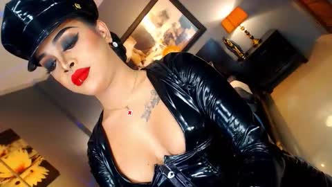 UrMajestyTyra online show from 10-28-25, 01:09