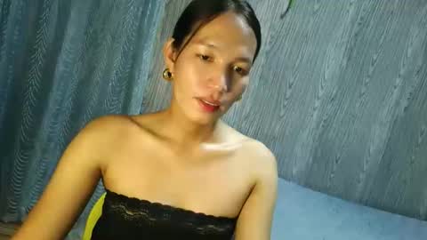 Snapshot of urpinaylovelyjuliaxxx chatting on 10-25-25, 12:45 queen julia not into CHEAPGUY online show from 10-25-25, 12:45