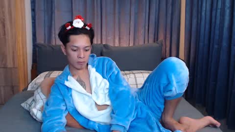 Snapshot of urpinoyasianx chatting on 01-03-25, 05:42 Mel online show from 01-03-25, 05:42
