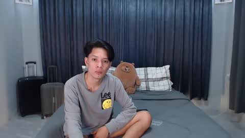 Snapshot of urpinoyasianx chatting on 02-12-25, 03:27 Mel online show from 02-12-25, 03:27