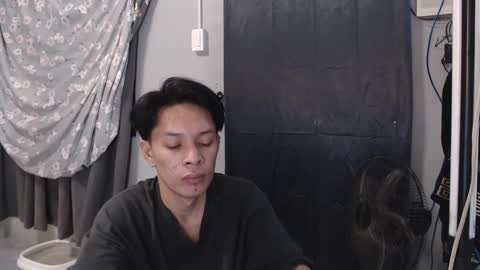 Snapshot of urpinoyasianx chatting on 02-12-25, 09:33 Mel online show from 02-12-25, 09:33