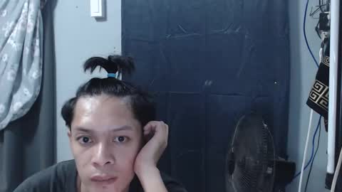 Snapshot of urpinoyasianx chatting on 02-13-25, 02:23 Mel online show from 02-13-25, 02:23