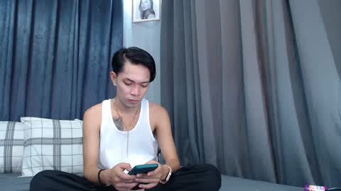 Snapshot of urpinoyasianx chatting on 02-15-25, 08:33 Mel online show from 02-15-25, 08:33