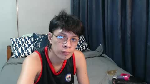 Snapshot of urpinoyasianx chatting on 10-09-25, 11:08 Mel online show from 10-09-25, 11:08