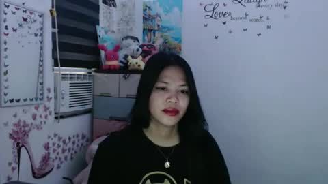 Snapshot of urpreciouspinayxxx chatting on 10-20-25, 12:33 hi im kim online show from 10-20-25, 12:33