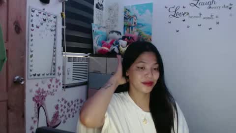 Snapshot of urpreciouspinayxxx chatting on 10-24-25, 01:57 hi im kim online show from 10-24-25, 01:57