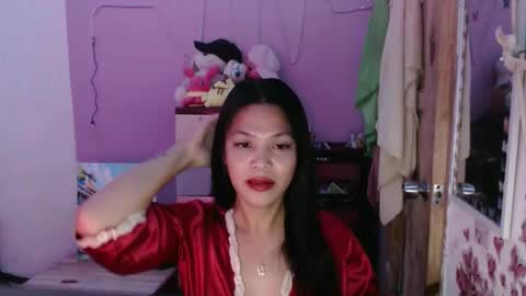 Snapshot of urpreciouspinayxxx chatting on 11-25-25, 11:16 hi im kim online show from 11-25-25, 11:16