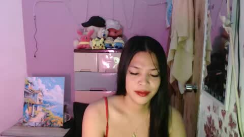 Snapshot of urpreciouspinayxxx chatting on 11-27-25, 12:24 hi im kim online show from 11-27-25, 12:24