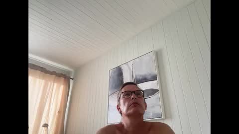 Snapshot of usablemale chatting on 10-06-25, 11:46 P online show from 10-06-25, 11:46