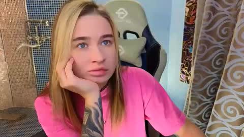 Leila online show from 10-03-25, 09:34