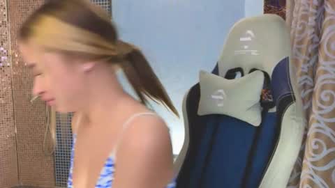 Leila online show from 10-17-25, 03:47