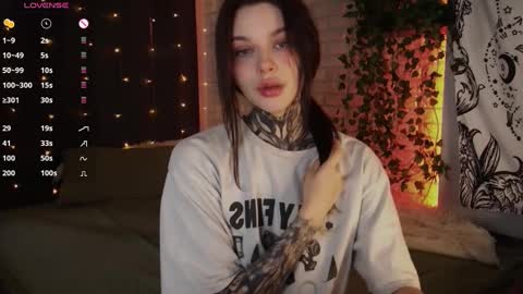 Snapshot of uwu_eva chatting on 12-13-24, 10:30 Eva online show from 12-13-24, 10:30