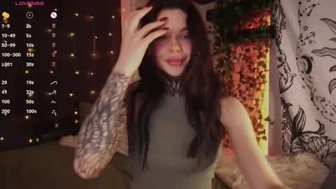 Snapshot of uwu_eva chatting on 12-14-24, 10:02 Eva online show from 12-14-24, 10:02