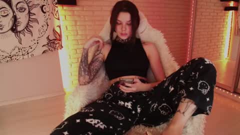 Snapshot of uwu_eva chatting on 12-16-24, 11:39 Eva online show from 12-16-24, 11:39