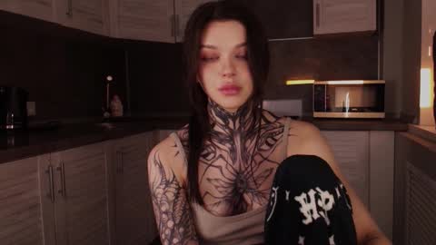 Snapshot of uwu_eva chatting on 12-18-24, 01:23 Eva online show from 12-18-24, 01:23
