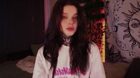 Snapshot of uwu_eva chatting on 12-21-24, 10:39 Eva online show from 12-21-24, 10:39