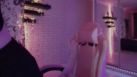 Snapshot of uwu_eva chatting on 12-23-24, 04:28 Eva online show from 12-23-24, 04:28