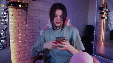 Snapshot of uwu_eva chatting on 01-08-25, 10:15 Eva online show from 01-08-25, 10:15