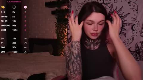 Snapshot of uwu_eva chatting on 01-11-25, 09:46 Eva online show from 01-11-25, 09:46
