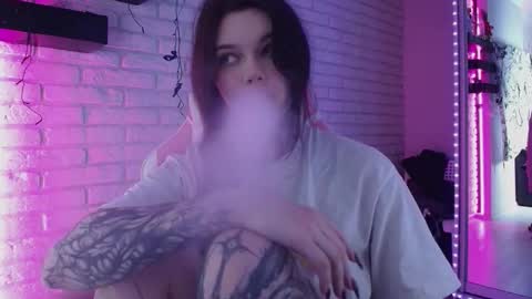 Snapshot of uwu_eva chatting on 01-13-25, 02:11 Eva online show from 01-13-25, 02:11