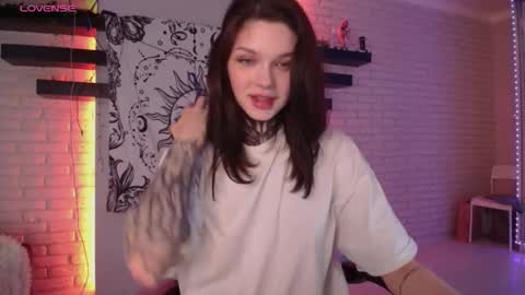 Snapshot of uwu_eva chatting on 01-31-25, 12:29 Eva online show from 01-31-25, 12:29