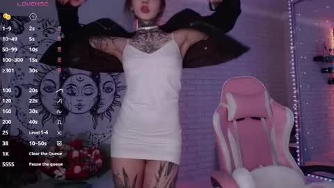 Snapshot of uwu_eva chatting on 02-19-25, 11:17 Eva online show from 02-19-25, 11:17