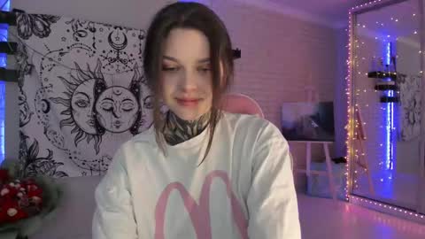 Snapshot of uwu_eva chatting on 02-26-25, 10:04 Eva online show from 02-26-25, 10:04