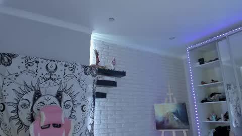 Snapshot of uwu_eva chatting on 03-04-25, 03:26 Eva online show from 03-04-25, 03:26