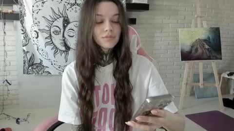 Snapshot of uwu_eva chatting on 03-11-25, 10:51 Eva online show from 03-11-25, 10:51