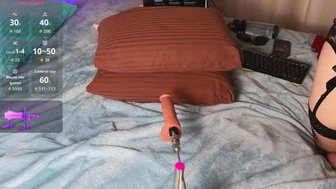 Snapshot of v85991737 chatting on 11-25-25, 02:39 RoRo online show from 11-25-25, 02:39