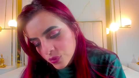 Snapshot of vaaleriee_miller_ chatting on 01-14-25, 07:00 valeriee miller online show from 01-14-25, 07:00